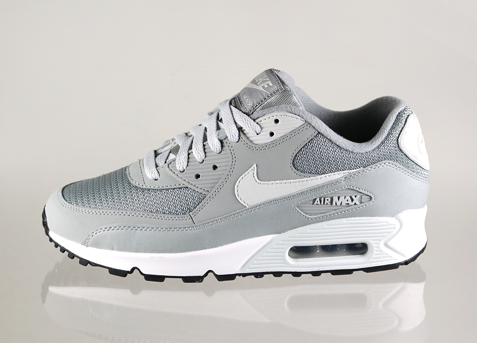 Air Max 90 Cinza. Crédito Imagem Aqui