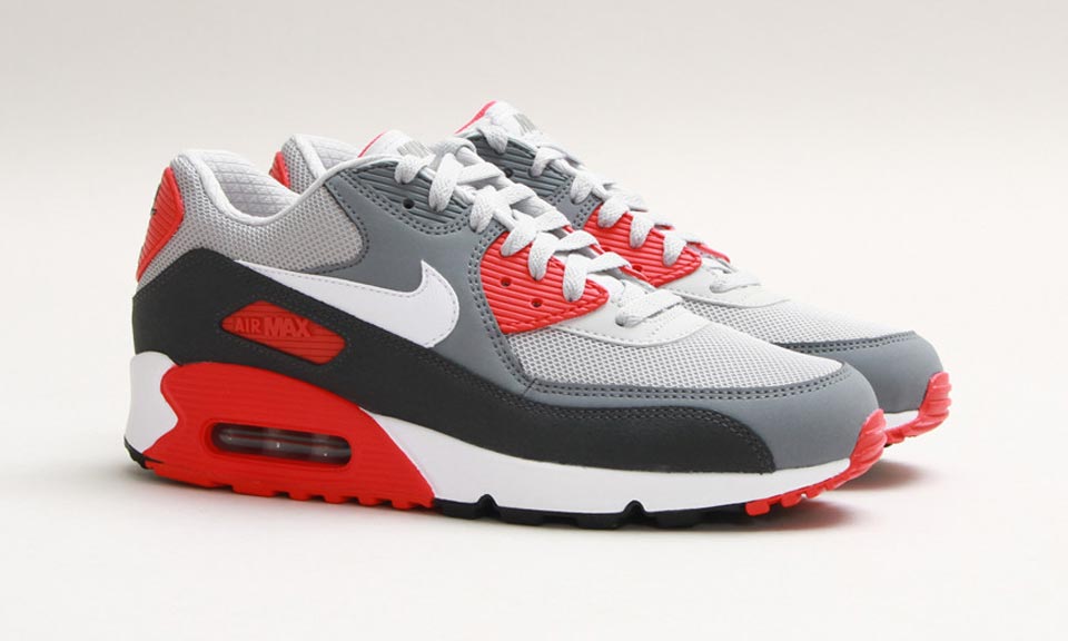 Nike Air max 90 Colorido. Crédito imagem: Aqui