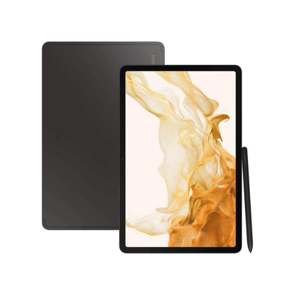 A foto mostra o modelo Galaxy Tab S8 na cor cinza e outro mostrando a tela com a caneta S Pen na lateral.